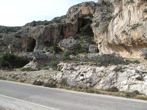 Vízalatti barlangok Krétán, amelyek a 365-ös földrengés óta nincsenek a víz alatt.
Forrás: Wikipédia